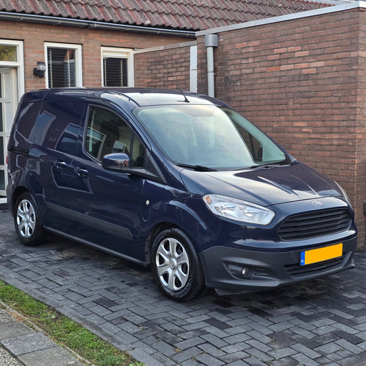 Ford Transit Courier Van stoffig werkpaard naar frisse werkbus